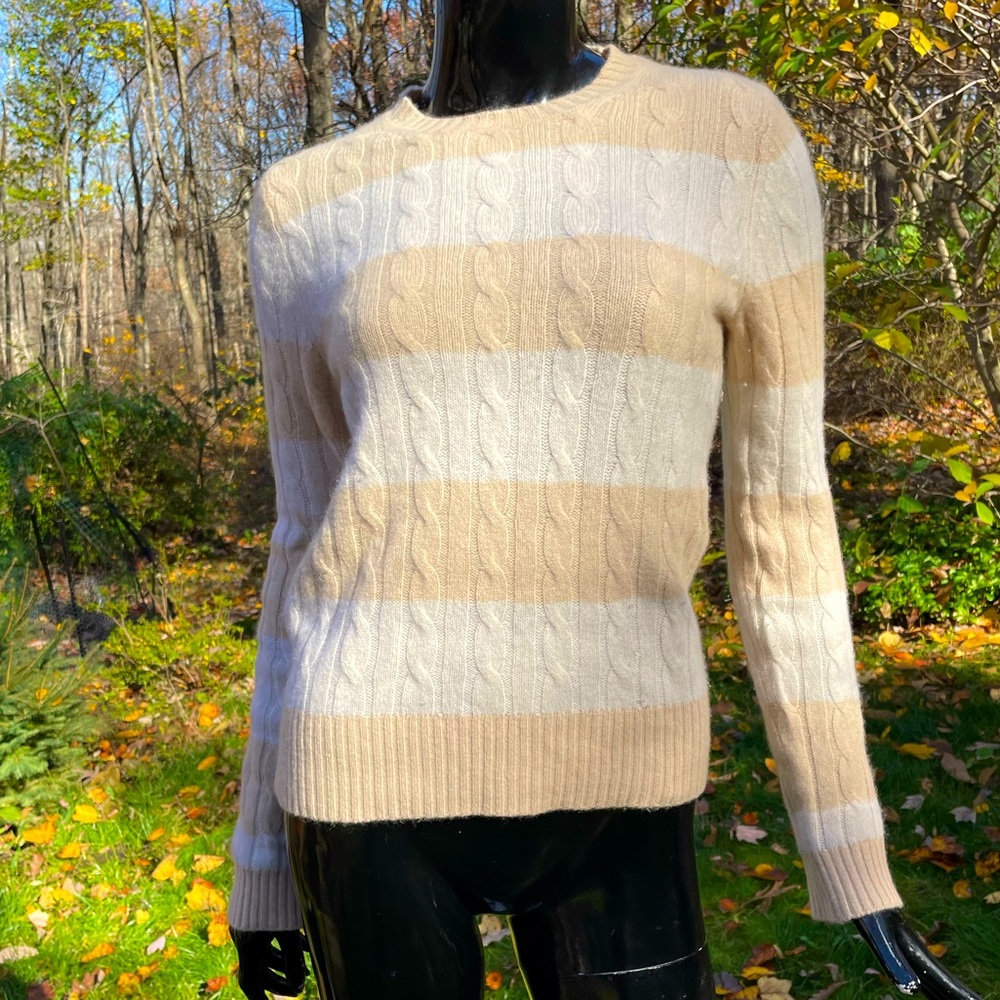 100% Cashmere Sweater Size M (pettite)